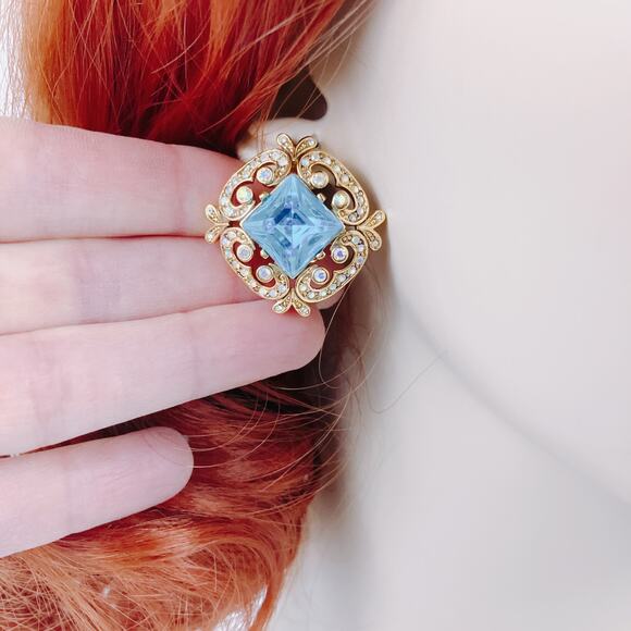 Vintage Signed Joan Rivers Gold Tone Aqua Glass AB Filigree Clip-On Earrings - Picture 3 of 13